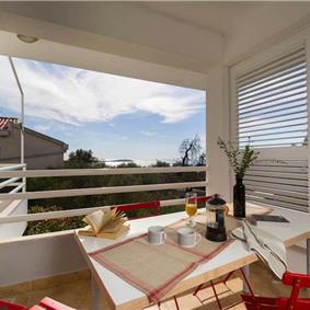 3 Bedroom Villa with Pool, Terrace and Sea Views near Vinisce, Sleeps 7